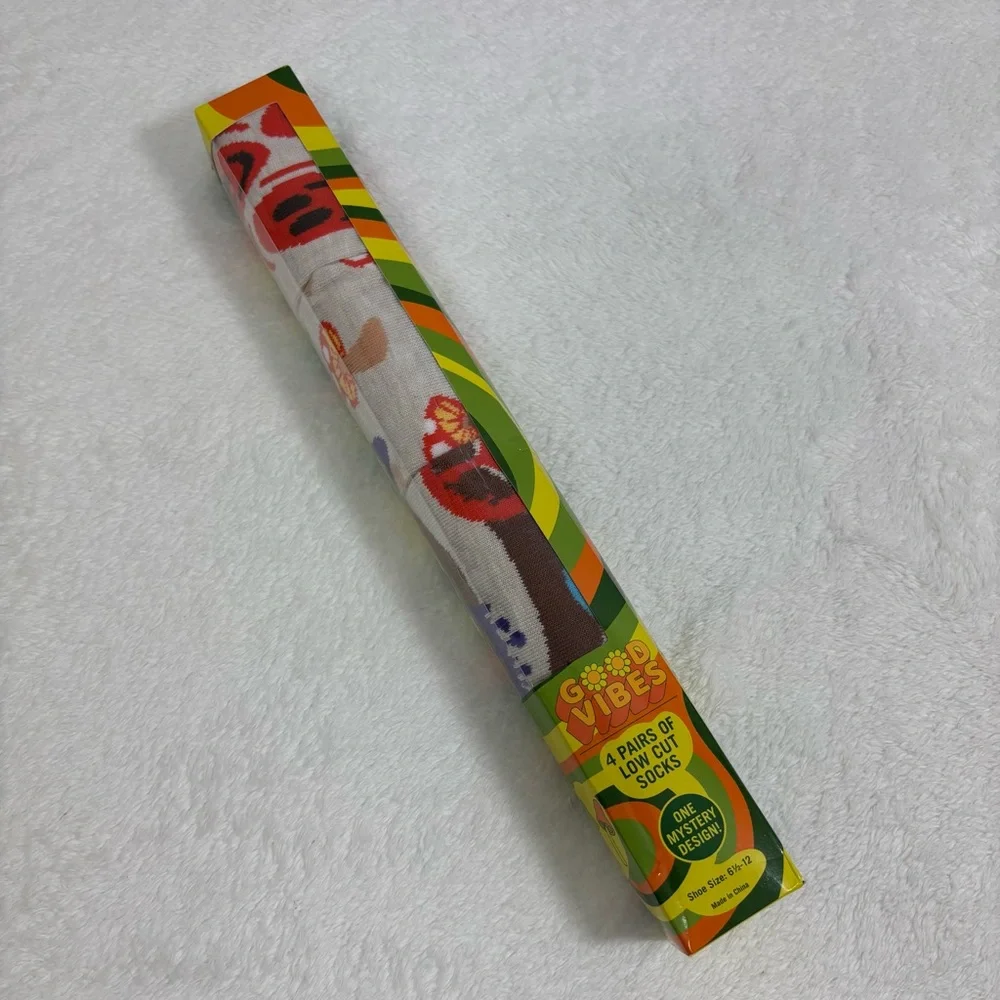 Low Cut Socks, Groovy Mystery Gift Box, 4-Pack,‎ Size 6.5-12